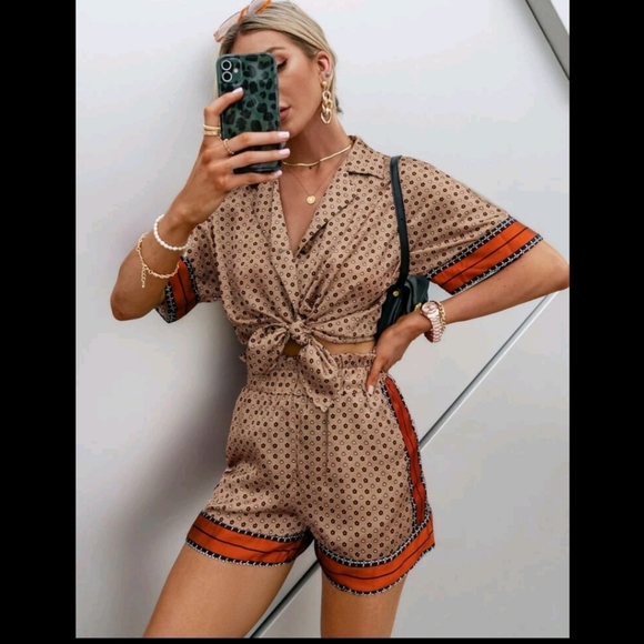 Allover Print Blouse and Shorts Set - Picture 3 of 8